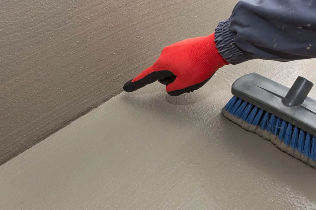 Jaka izolacja na schody zewnętrzne, aby uniknąć kosztownych napraw?