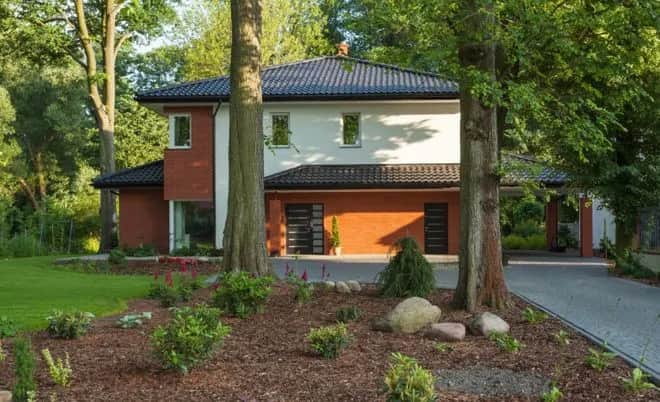 Ile kosztuje budowa dachu czterospadowego? Zaskakujące wydatki!