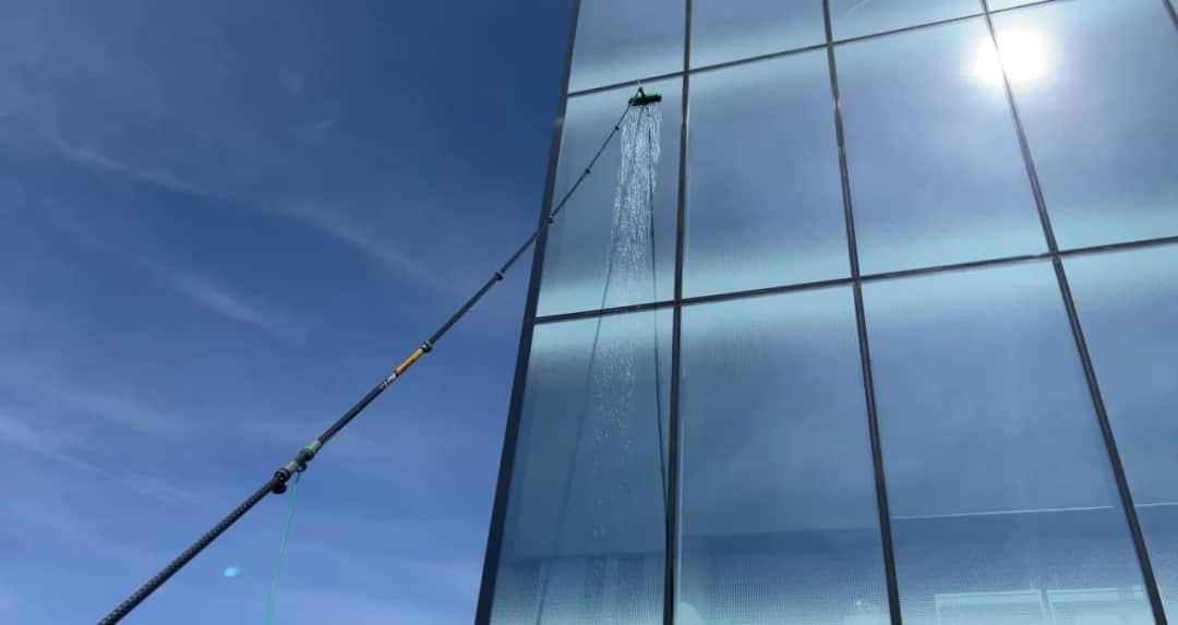 Optyczne powiększenie okien na elewacji – sprawdzone metody i triki