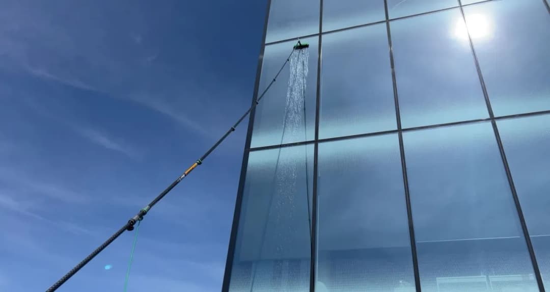 Optyczne powiększenie okien na elewacji – sprawdzone metody i triki Optyczne powiększenie okien na elewacji – sprawdzone metody i triki