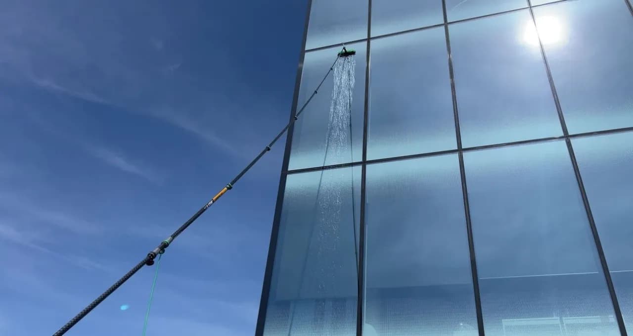 Optyczne powiększenie okien na elewacji – sprawdzone metody i triki