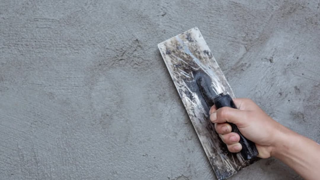 Ile za metr tynku na elewacji? Zaskakujące ceny i czynniki wpływające na koszt